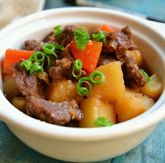 鲜美可口的牛肉炖土豆