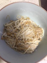 酸汤浸肥牛做法图解4)