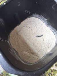 清爽可口的葡萄干面包做法图解1)