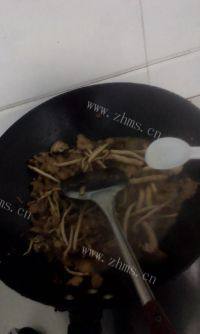 家常菜茶树菇烧五花肉做法图解10)