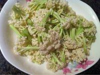 家常菜番茄炒菜花做法图解1)