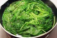 口感好的凉拌菠菜做法图解1)