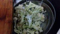 家常菜干煸有机花菜做法图解2)