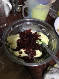 好吃的初级蔓越莓饼干做法图解4)