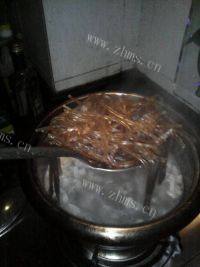 美味的酸辣肥肠粉做法图解7)