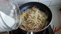 家常菜胡萝卜炒豆芽做法图解9)