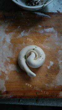 美味的美味葱油饼做法图解8)
