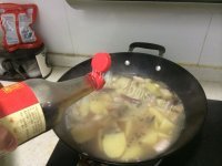 美味营养的土豆烧肉做法图解7)