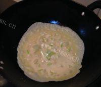 「念念不忘」鸡蛋饼做法图解6)