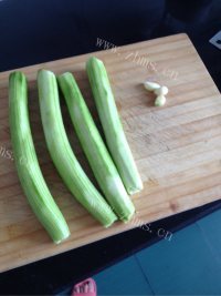 家常菜清炒丝瓜做法图解1)