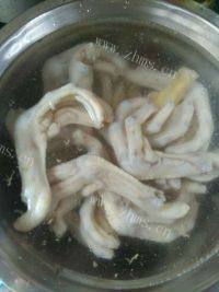 美味的凉拌鸭爪做法图解2)