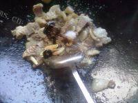 美美厨房之蒜苔回锅肉做法图解4)