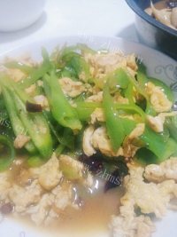 营养丰富的辣椒炒鸡蛋做法图解4)