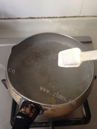 热腾腾的紫菜蛋花汤做法图解6)