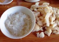 美味的冰糖雪梨炖燕窝做法图解2)