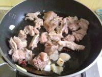 下饭的土豆炖牛肉做法图解5)