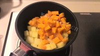自制南瓜土豆砂锅焖饭的做法图解七