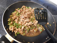 家常菜肉末烤茄子做法图解10)