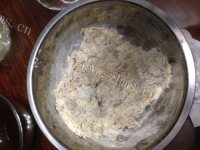 美味的红糖红枣核桃面包做法图解6)
