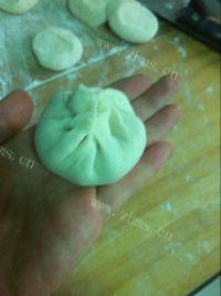 自己做的韭菜鸡蛋虾皮包子做法图解10)