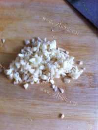 色味俱佳的肉末茄子做法图解2)