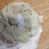 美味的韭菜鸡蛋馅包子做法图解1)