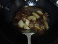 家常菜白萝卜炖牛肉做法图解8)