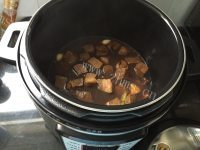 家常版红焖土豆牛肉做法图解5)