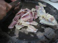 家常菜芹菜炒腊肉做法图解5)