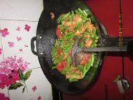 「营养美食」豆角炒肉做法图解7)