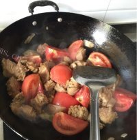 牛肉炖西红柿做法图解3)