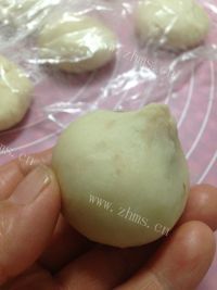 唇齿留香的豆沙菊花酥做法图解19)