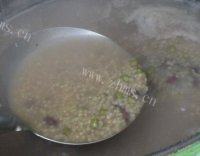 自制的双豆小米汤做法图解7)
