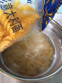甜玉米肉酱意面做法图解3)