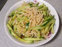 家常菜凉拌黄瓜金针菇