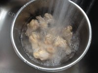 美味的鸡尾酒烧翅根做法图解4)