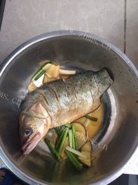 豆豉蒸鱼做法图解1)