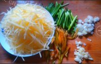 家常菜酸辣土豆丝做法图解2)