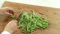 家常菜豆角炒肉做法图解1)