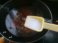 美味红烧土豆排骨做法图解12)