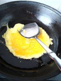 营养丰富芹菜叶炒鸡蛋做法图解4)