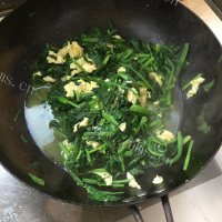 家常菜鸡蛋炒菠菜