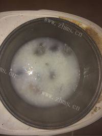 美味早餐皮蛋粥做法图解3)