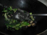 「美味可口」香菇油菜做法图解7)