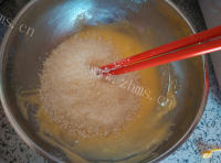 美味椰蓉蔓越莓花环面包做法图解9)