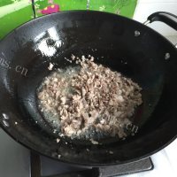 色泽鲜亮的肉末茄子做法图解5)