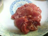 家常菜苦瓜炒肉丝做法图解2)