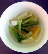 家常菜番茄烧排骨做法图解3)