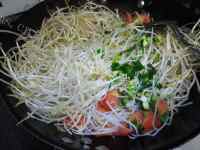 色味俱佳的清炒绿豆芽做法图解3)