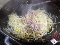家常菜黄豆芽炒肉丝做法图解5)